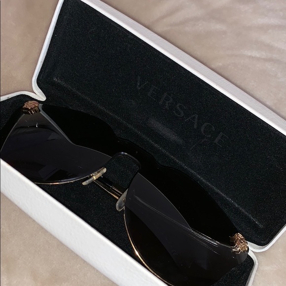 Versace sunglasses - Picture 2 of 7